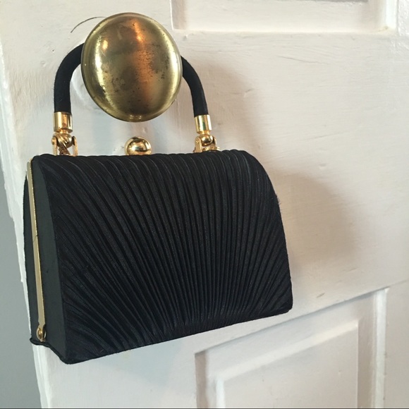 VINTAGE Charming Black and Gold Purse - Picture 6 of 8
